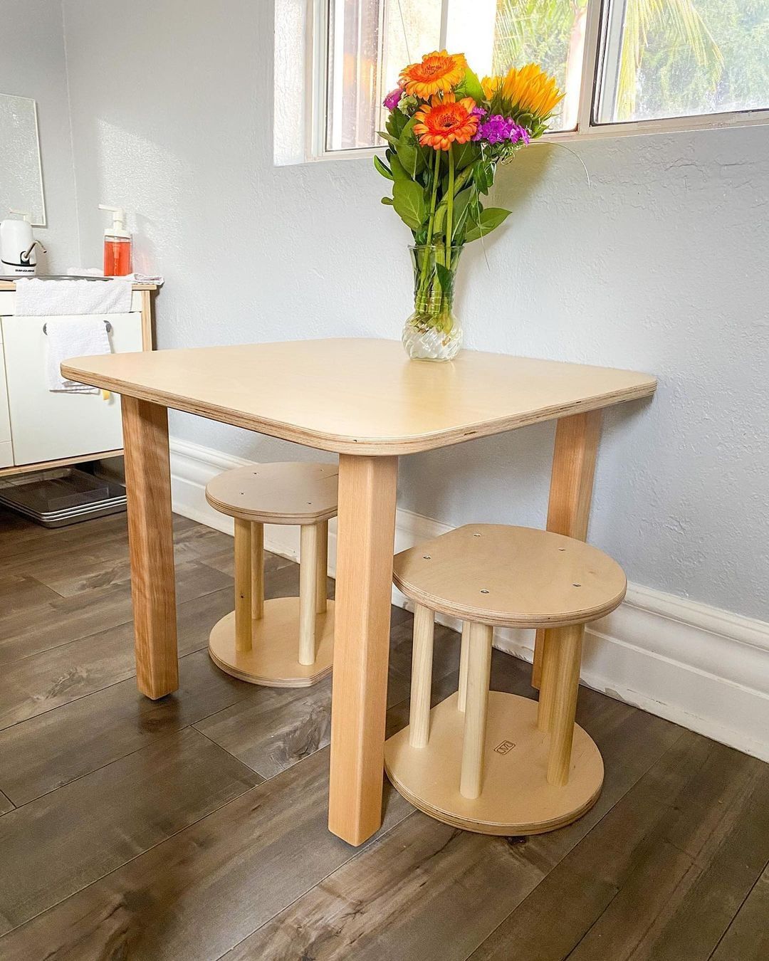 Furniture: Square Table