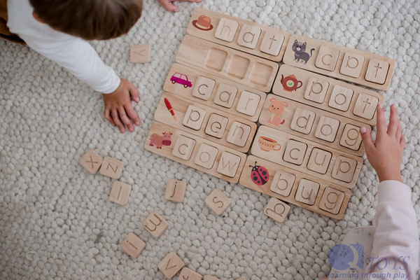 Picture Word Board CVC Word Builder
