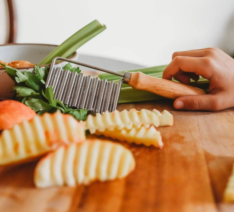 Wood Handle Crinkle Cutter