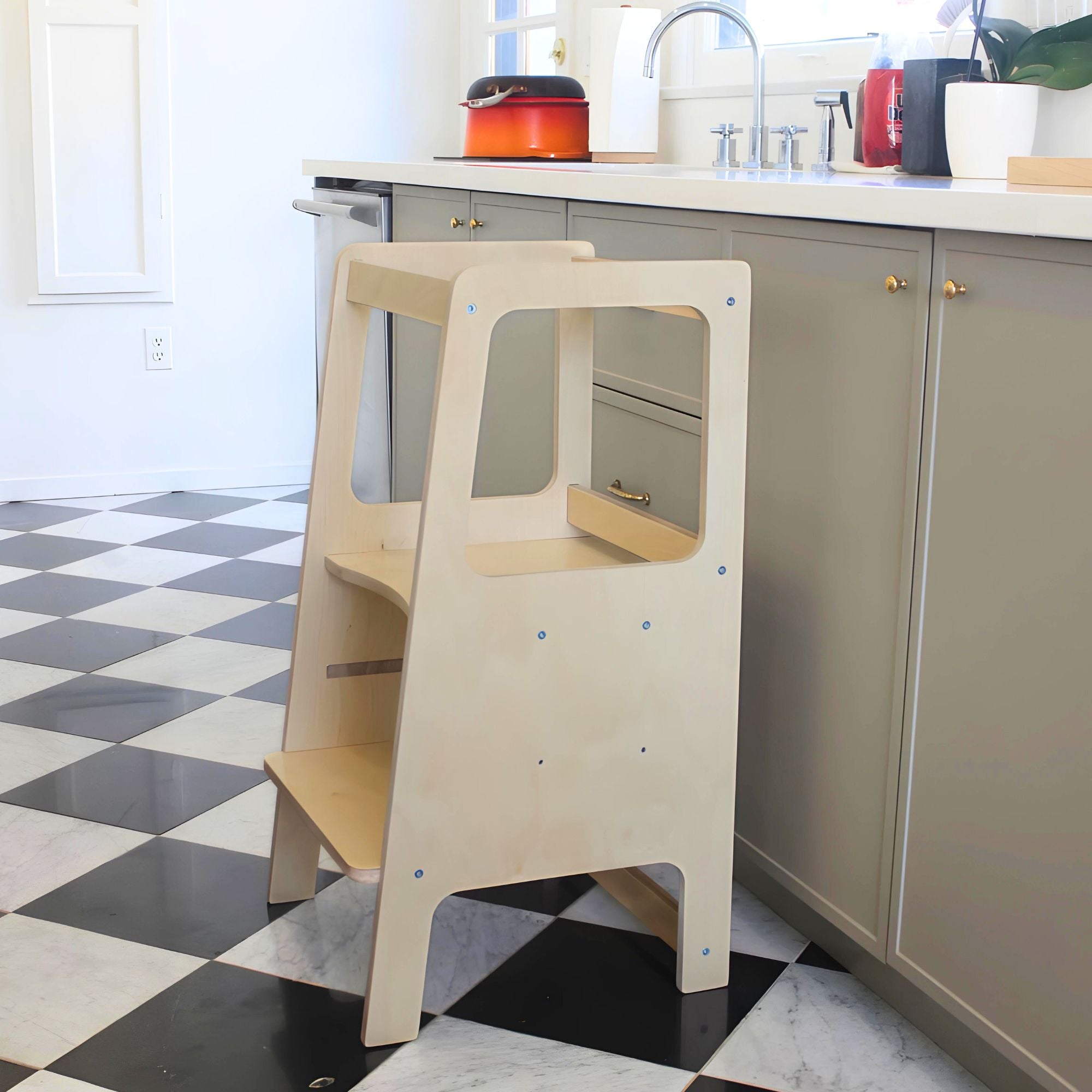 Furniture: Toddler Tower